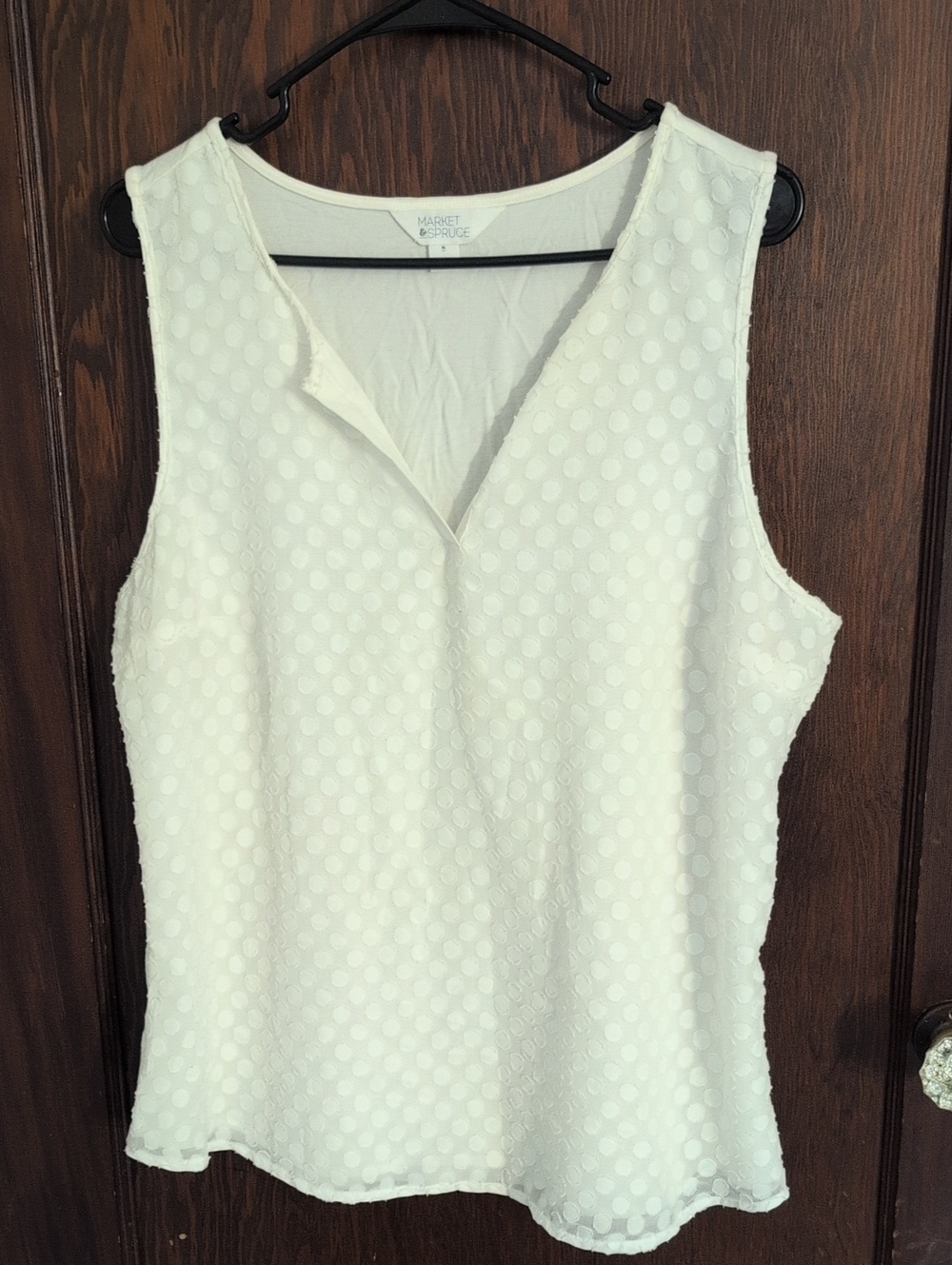 Market & Spruce White Dot-Texture V-Neck Sleeveless Camisole